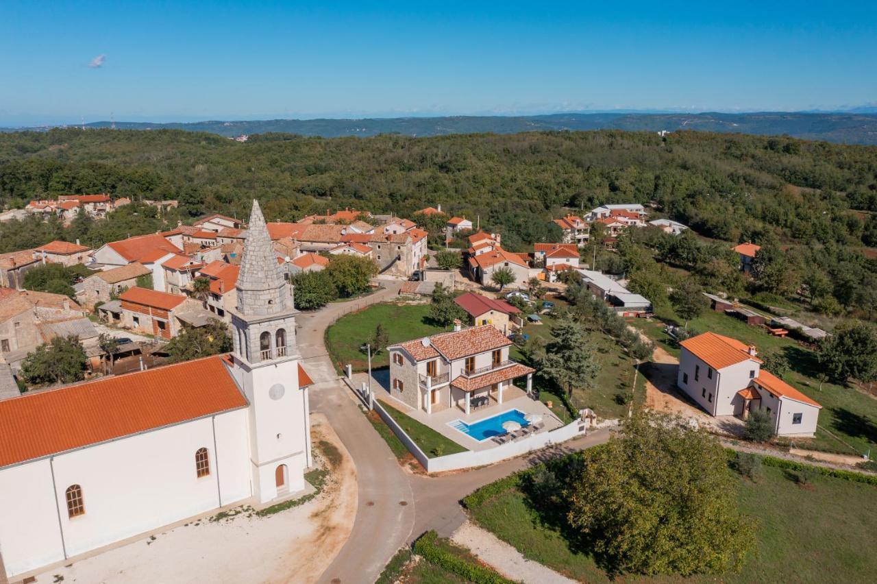 Villa Atop The Village With Stunning View Vizinada Exterior photo