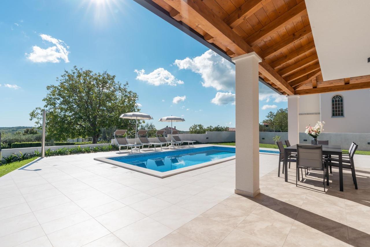 Villa Atop The Village With Stunning View Vizinada Exterior photo