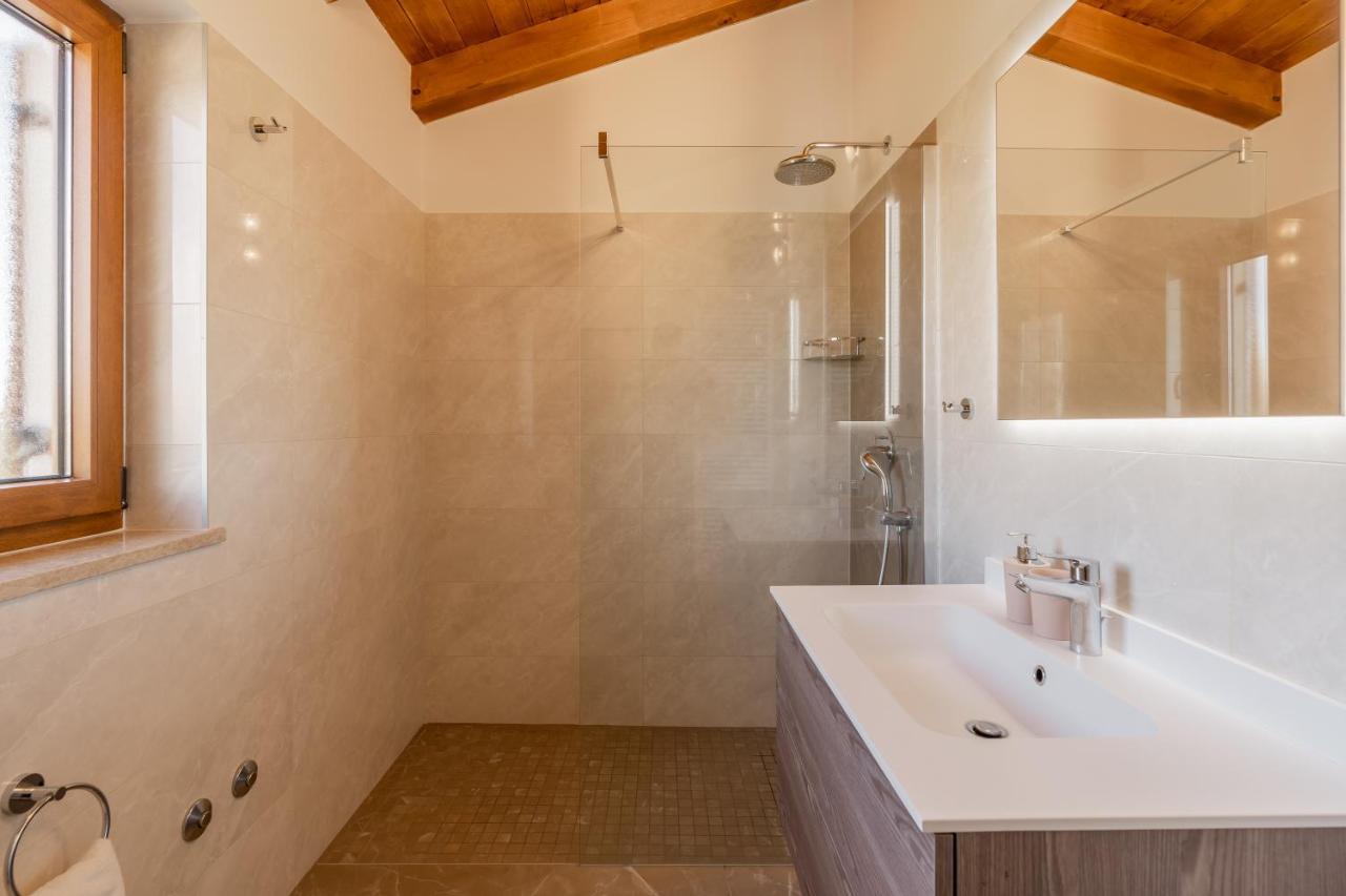 Villa Atop The Village With Stunning View Vizinada Exterior photo