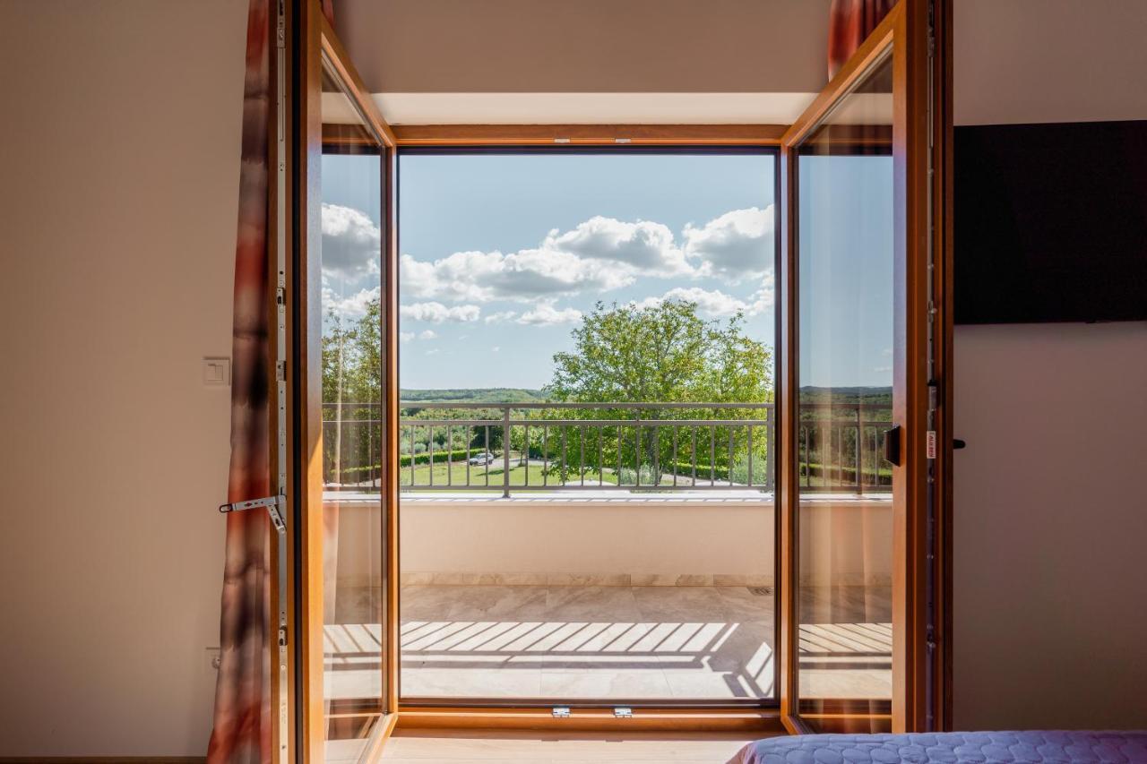 Villa Atop The Village With Stunning View Vizinada Exterior photo