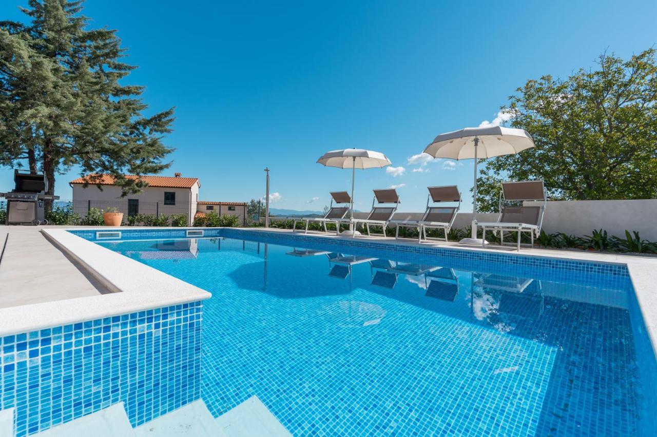 Villa Atop The Village With Stunning View Vizinada Exterior photo