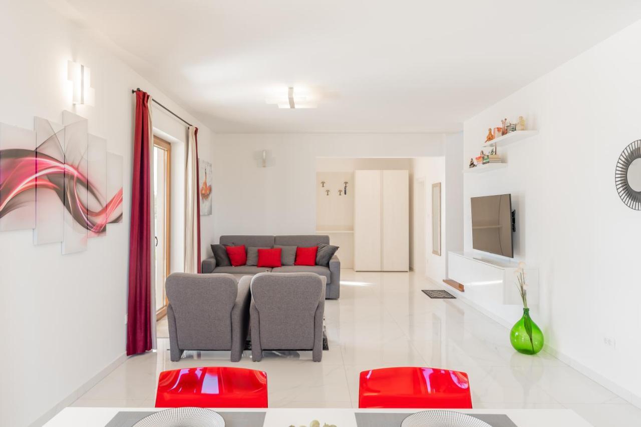 Villa Atop The Village With Stunning View Vizinada Exterior photo