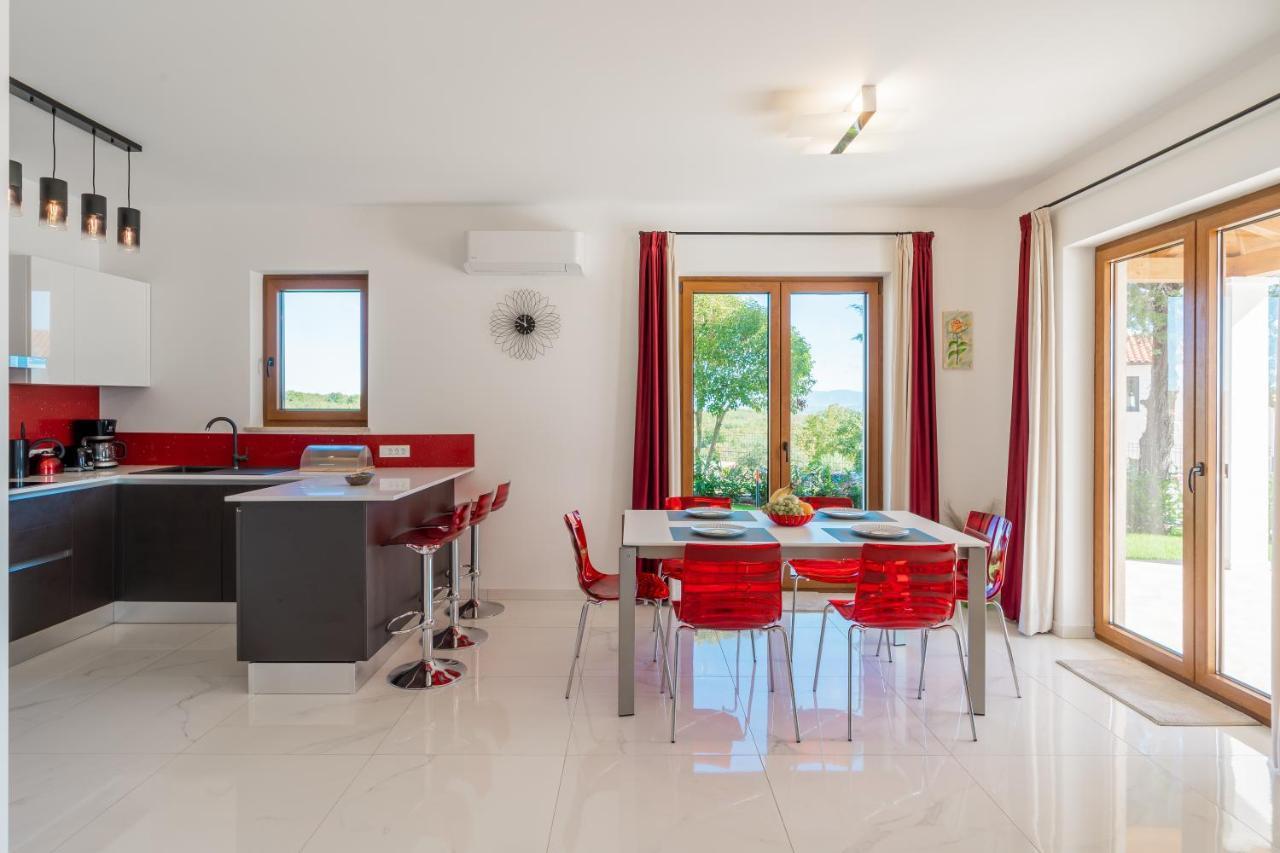 Villa Atop The Village With Stunning View Vizinada Exterior photo