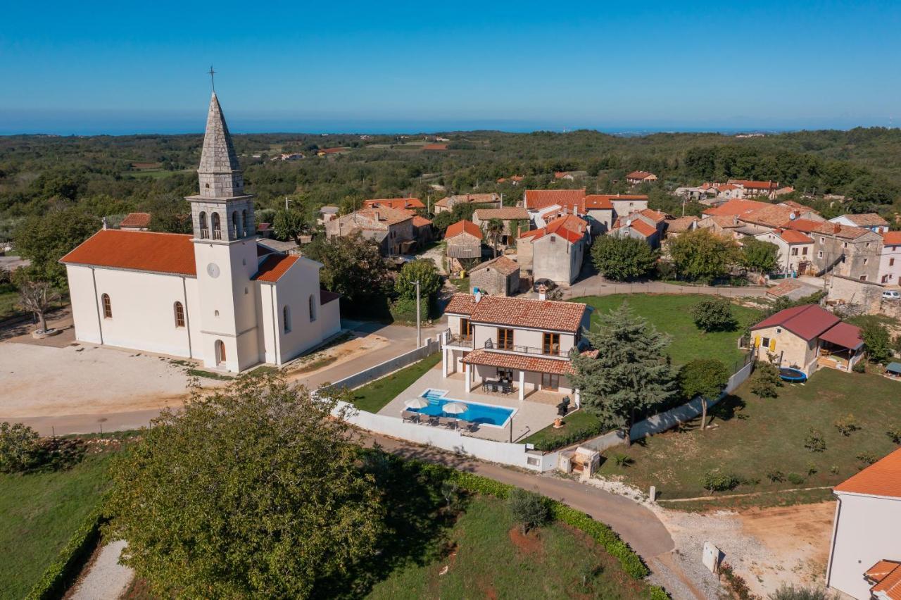 Villa Atop The Village With Stunning View Vizinada Exterior photo